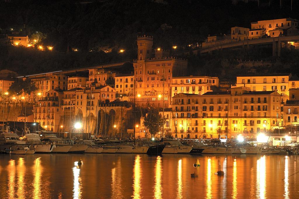 Piazza Alario Apartman Salerno Szoba fotó